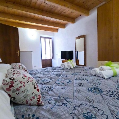 San Domenico House - Centro Storico Bed & Breakfast ลาควิลา ภายนอก รูปภาพ
