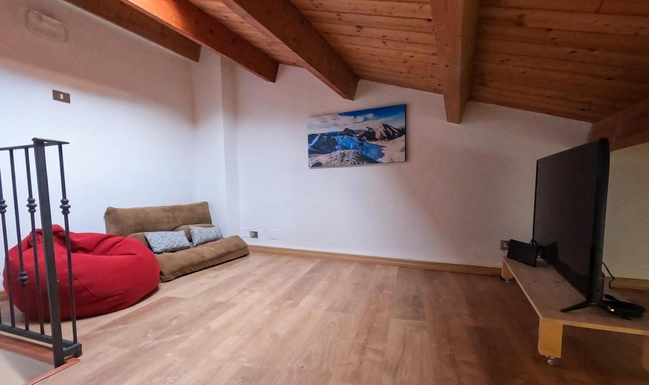 San Domenico House - Centro Storico Bed & Breakfast ลาควิลา ภายนอก รูปภาพ
