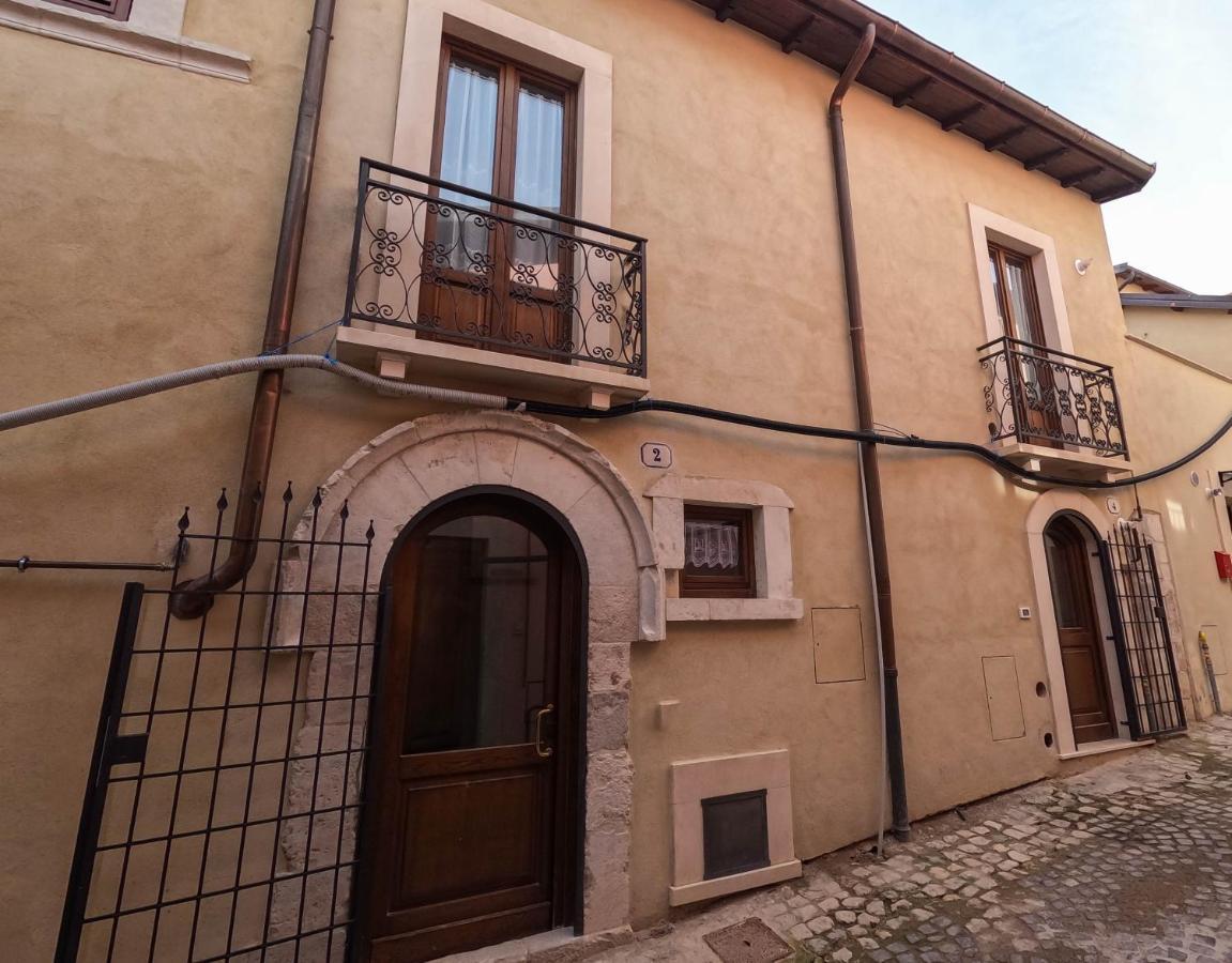 San Domenico House - Centro Storico Bed & Breakfast ลาควิลา ภายนอก รูปภาพ