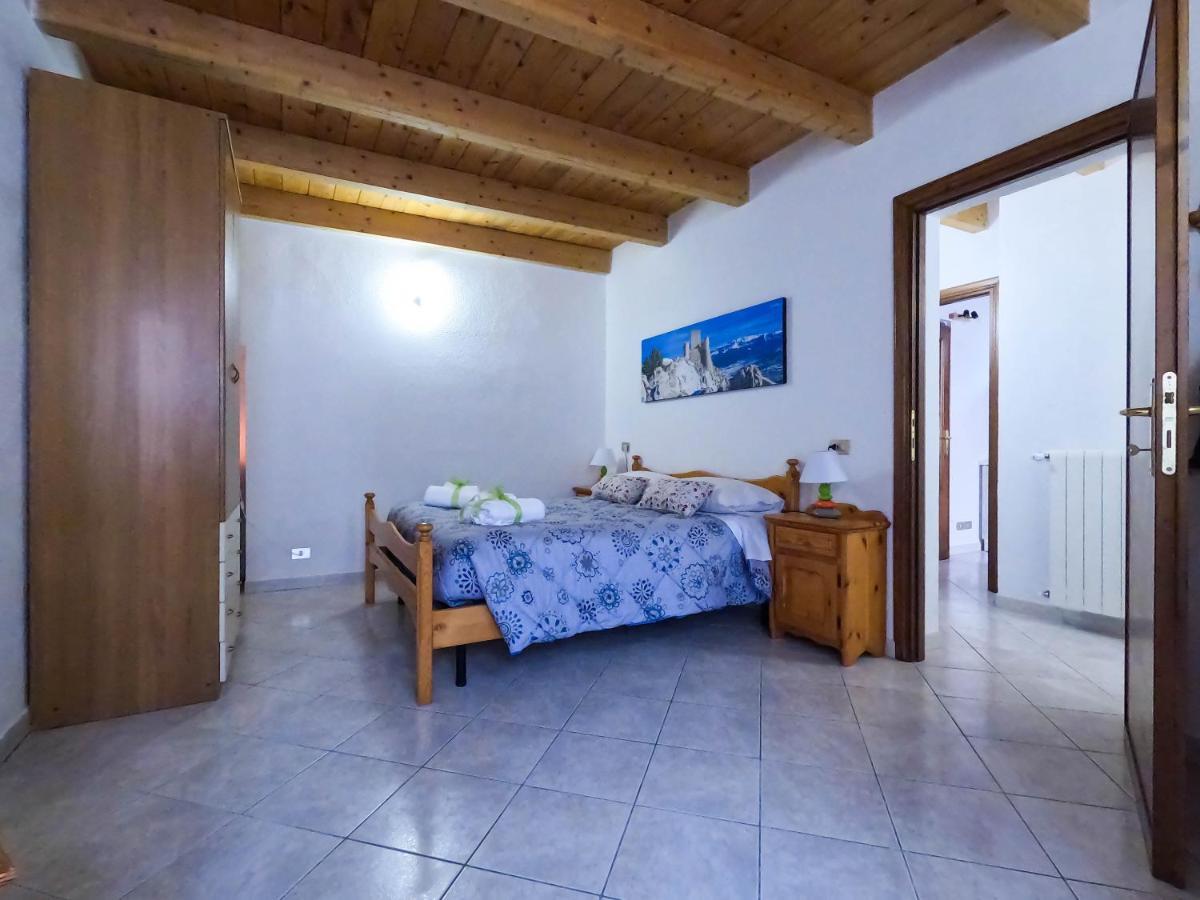 San Domenico House - Centro Storico Bed & Breakfast ลาควิลา ภายนอก รูปภาพ