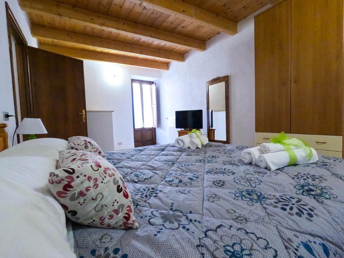 San Domenico House - Centro Storico Bed & Breakfast ลาควิลา ภายนอก รูปภาพ